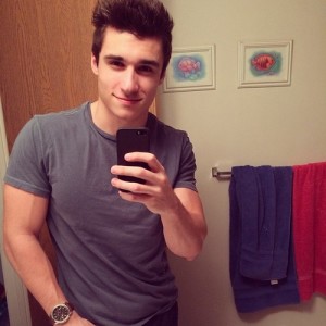 hot guy selfie